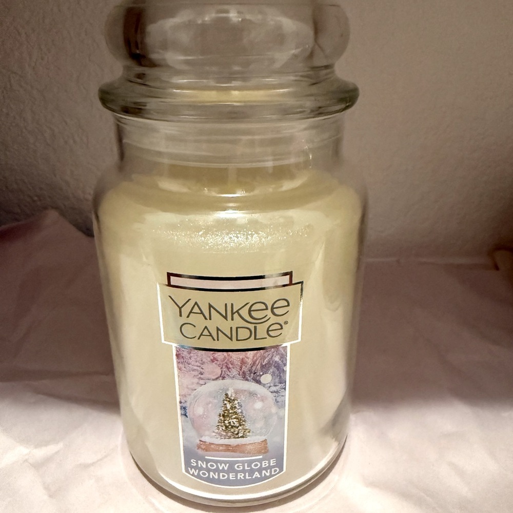 Yankee Candle Snow Globe Wonderland Large Jar Candle